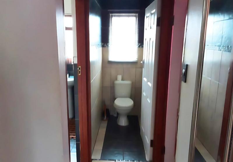 5 Bedroom Property for Sale in Fairview Western Cape